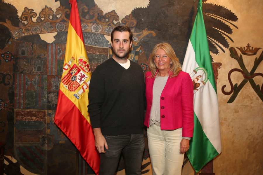La alcaldesa felicita al chef Fernando Alcalá, Cocinero Revelación 2019
