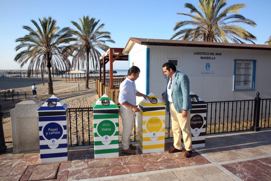 El Ayuntamiento mejora los puntos limpios destinados a la gestión de residuos en las playas con la instalación de nuevos depósitos más modernos y funcionales