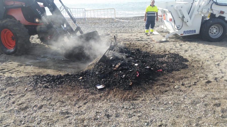 El Ayuntamiento retira 15 toneladas de basura de las playas en el dispositivo de limpieza con motivo de San Juan