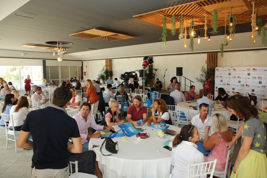 Residentes extranjeros participan en la cuarta edición del United Nationalities Marbella Summit 2019