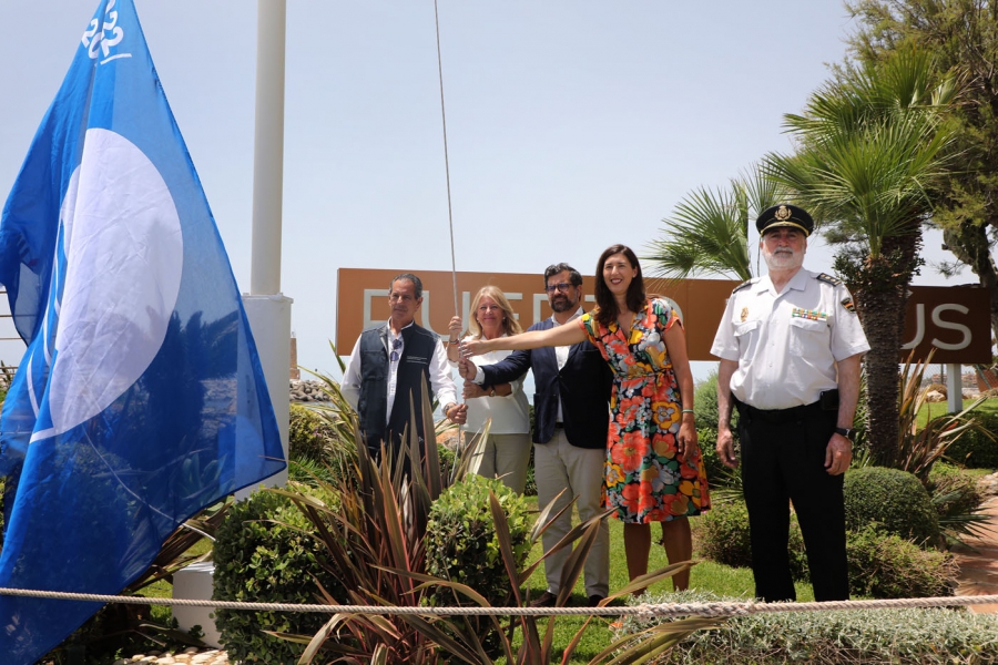 Puerto Banús iza su primera bandera azul después de dos décadas y se suma a los distintivos que convierten a Marbella en el municipio líder del litoral andaluz