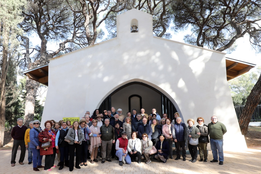 El Ayuntamiento finaliza la revitalización del entorno urbano y medioambiental del Vigil de Quiñones con nuevos espacios verdes y la rehabilitación de la capilla