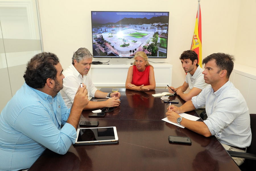 El Ayuntamiento creará junto con la adjudicataria de la redacción del proyecto del nuevo Estadio Municipal y el Marbella FC una comisión técnica para impulsar la infraestructura deportiva