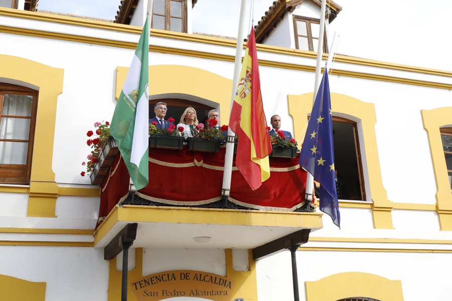 El Ayuntamiento conmemora el Día de Andalucía con la tradicional izada de banderas en la Tenencia de Alcaldía de San Pedro Alcántara