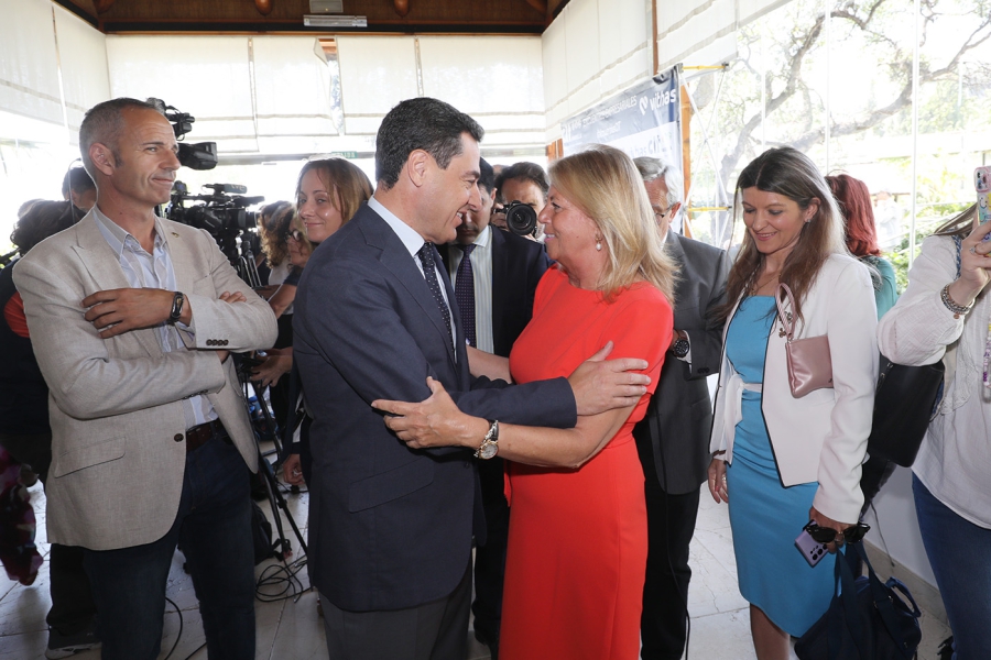 La alcaldesa acompaña al presidente de la Junta en el encuentro de socios de CIT Marbella
