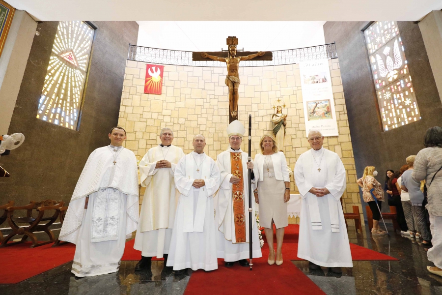 La alcaldesa asiste a la misa de clausura del año jubilar con motivo de la celebración del 50 aniversario de la parroquia de la Divina Pastora