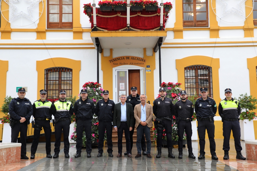 La Policía Local refuerza su estructura en San Pedro Alcántara con la incorporación de dos nuevos subinspectores y tres oficiales para seguir avanzando en materia de seguridad ciudadana