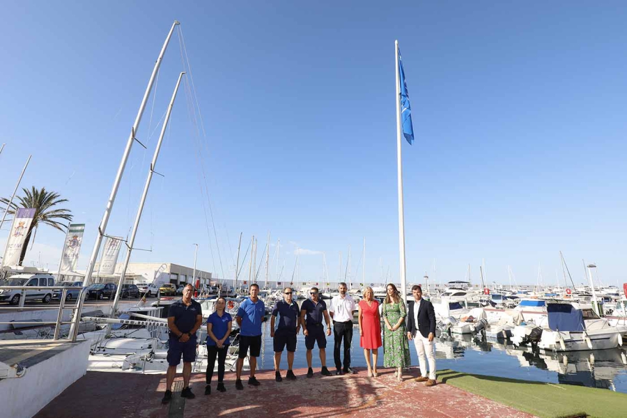 Marbella luce las 11 banderas azules que avalan la calidad de playas y puertos y que sitúan a la ciudad como líder del ránking andaluz