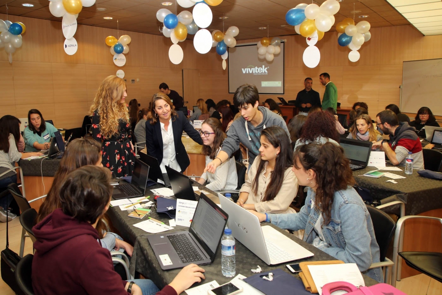Un taller organizado por la Asociación Marbella Digital, en colaboración con el Ayuntamiento, inicia a 40 mujeres en la programación informática