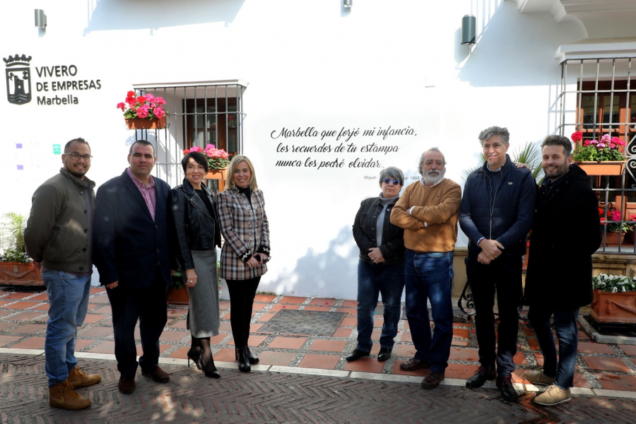 Las calles del Casco Antiguo de Marbella se engalanan con letras de Carnaval de conocidos autores locales dentro de la iniciativa ‘El mapa del 3x4’