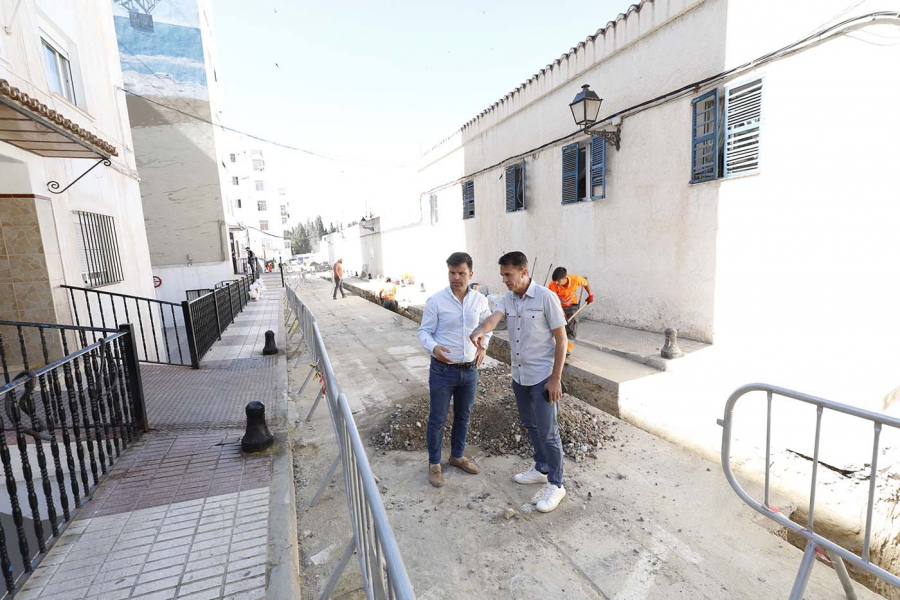 El Ayuntamiento acomete una actuación para mejorar la red de saneamiento del barrio de Plaza de Toros y reparar de forma inmediata una fuga de residuos