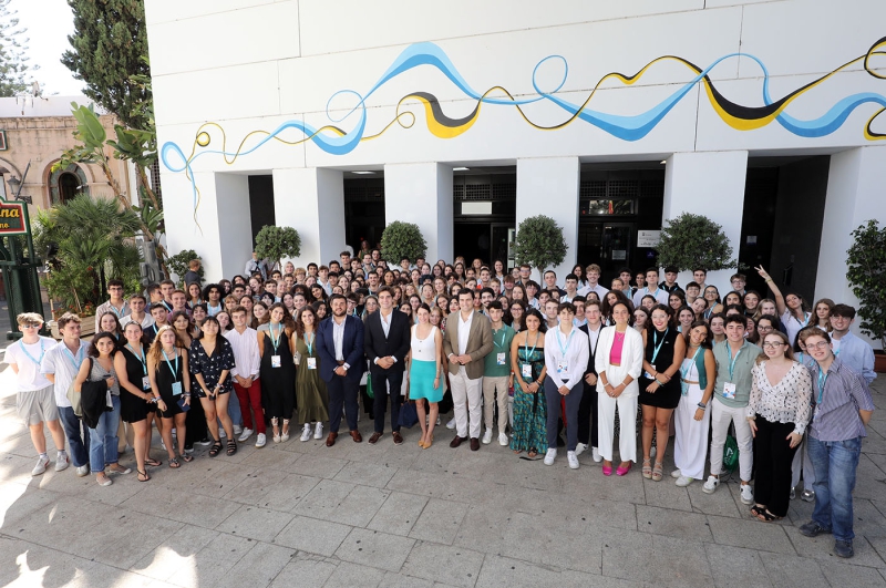 El Palacio de Congresos Adolfo Suárez alberga un encuentro del Parlamento Europeo de  los Jóvenes que reúne a más de 180 miembros