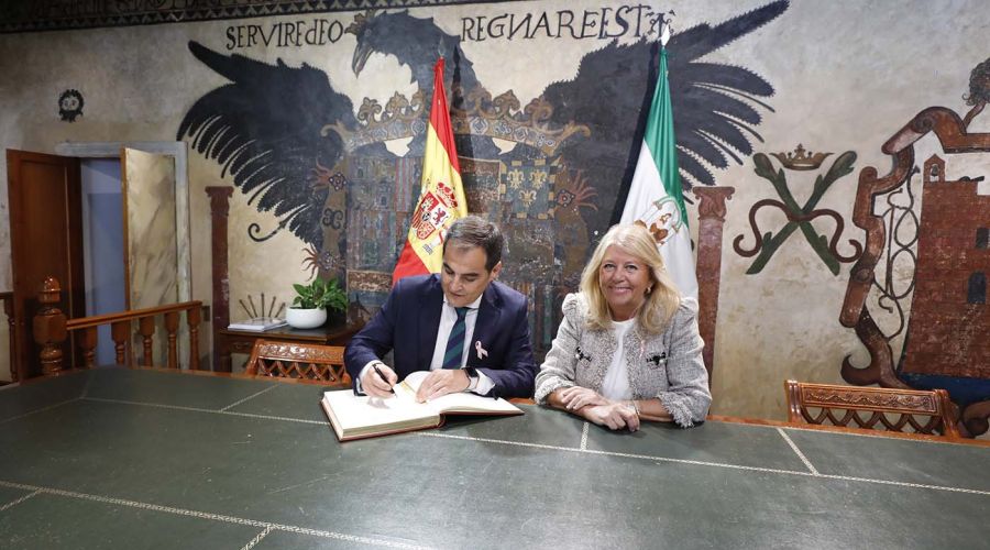La alcaldesa destaca el compromiso de la Junta para impulsar el futuro Palacio de la Justicia de Marbella, al que el Gobierno andaluz destinará recursos económicos en los presupuestos de 2023