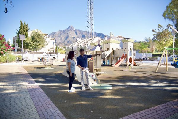 El Ayuntamiento amplía el parque de Los Naranjos de Nueva Andalucía con más de 700 metros cuadrados y nuevos espacios para el ocio y el deporte