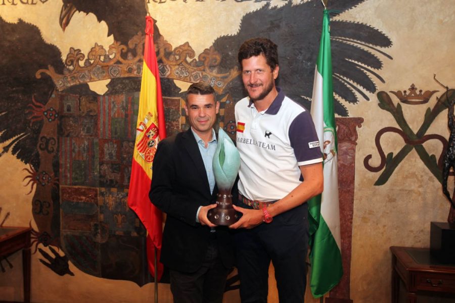 Imagen de la noticia El alcalde recibe al campeón de la 35º Copa del R…