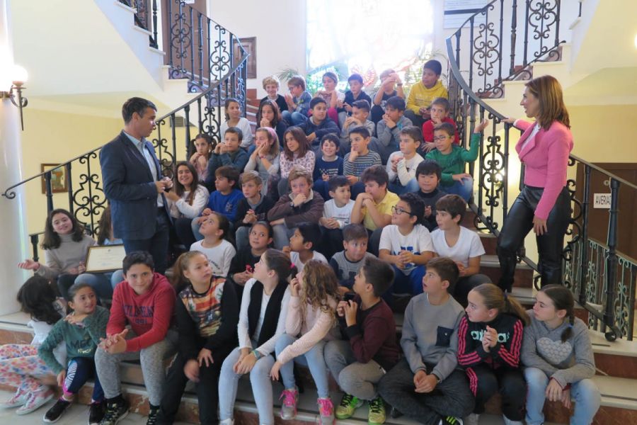 Imagen de la noticia El alcalde recibe en el Ayuntamiento a alumnos de…