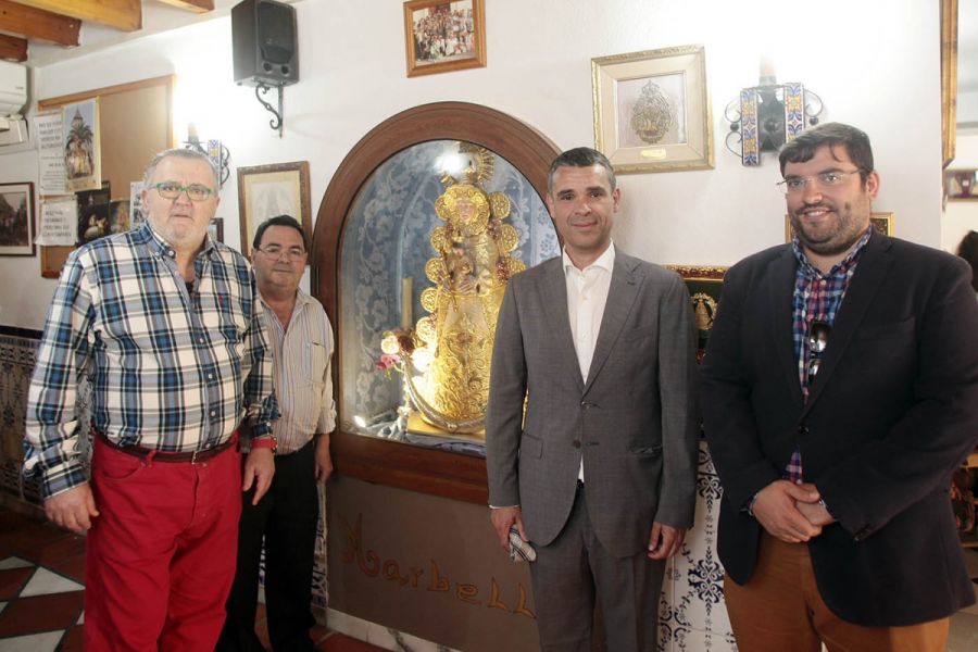 Imagen de la noticia El alcalde visita la Casa Hermandad del Rocío