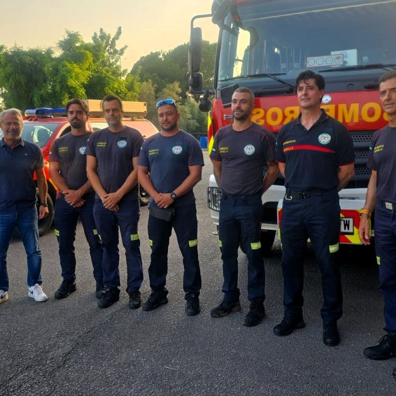 Marbella moviliza un equipo de cinco bomberos para reforzar las labores de extinción del incendio de Ávila