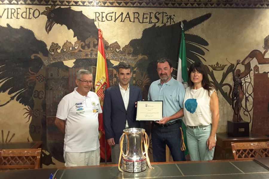 Imagen de la noticia El alcalde ha recibido al equipo campeón de la Co…