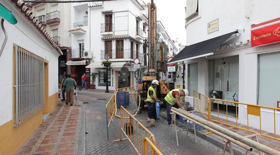 El Ayuntamiento inicia los estudios previos para solucionar la situación que está provocando el antiguo embovedado de Río Huelo en la calle Huerta Chica