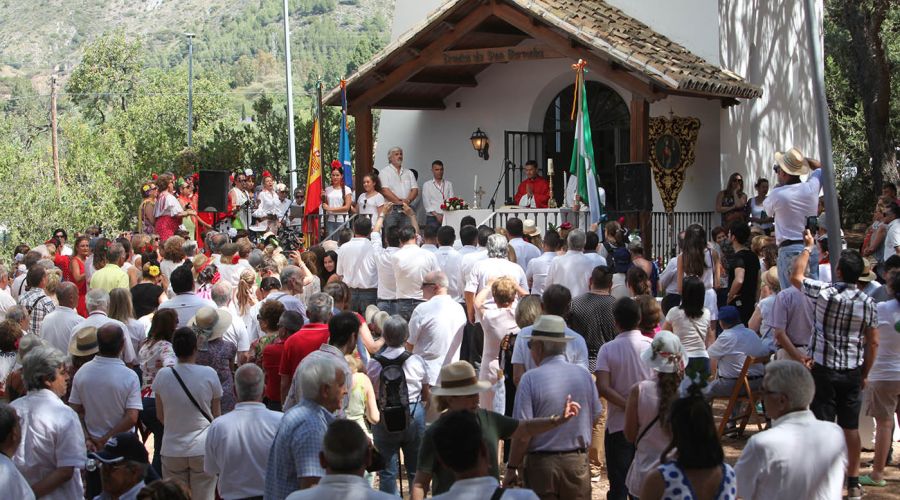 El alcalde acompaña a los Romeros de San Bernabé en la procesión y Romería del Santo Patrón de Marbella