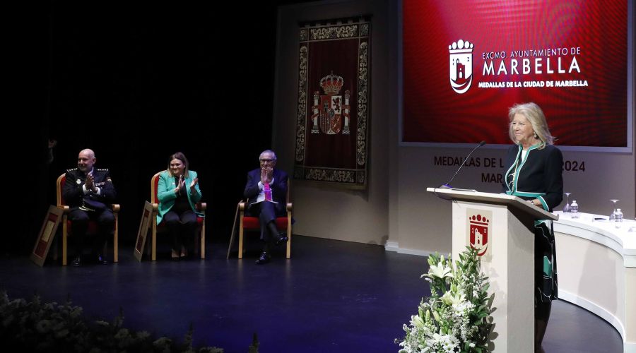 Marbella entrega las Medallas de la Ciudad a la Comisaría de la Policía Nacional, a la UD San Pedro y a la Hermandad Nuestra Señora del Carmen “por encarnar los valores de valentía, compromiso y entrega”