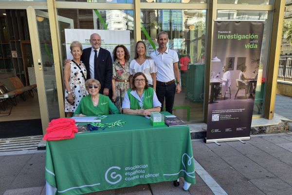 El Ayuntamiento destaca la labor de la AECC en el Día Mundial de la Investigación Contra el Cáncer