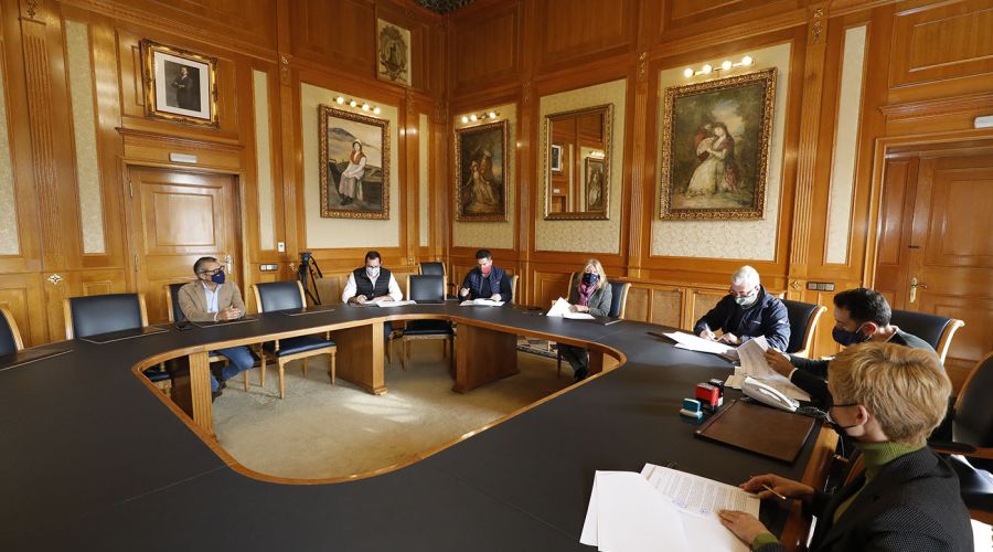 El Ayuntamiento respalda la labor social de las hermandades y cofradías de la ciudad durante la pandemia con la firma de convenios de colaboración