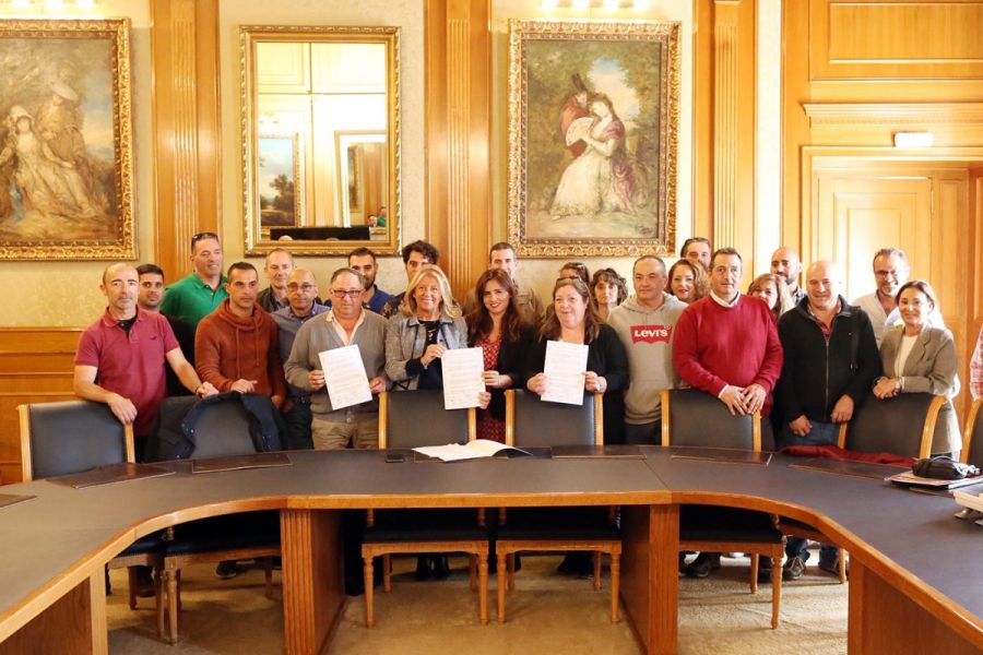 Imagen de la noticia Alcaldesa y sindicatos firman un protocolo para d…