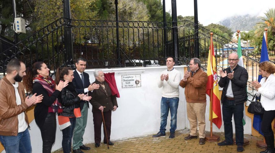 El Ayuntamiento reconoce la trayectoria musical y la labor formativa con los jóvenes de la ciudad de Antonio Gil ‘El Nejo’ dando su nombre al Templete del Parque Arroyo de la Represa