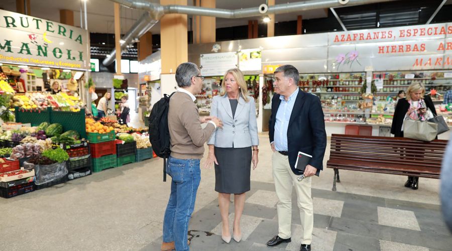 El Ayuntamiento reforma el Mercado Central para atajar las filtraciones y mejorar la impermeabilización de los puestos
