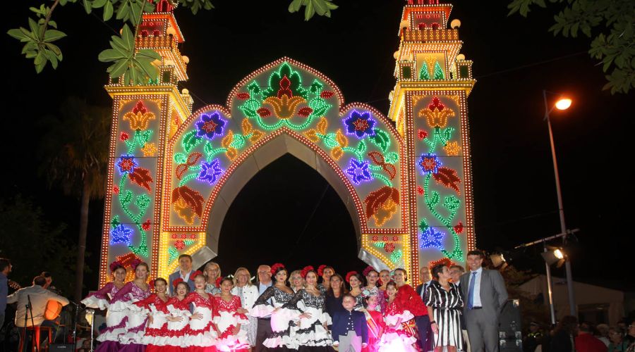 \"La Negra Mayté\" abre la Feria de San Pedro con un pregón plagado de guiños musicales y recuerdos de infancia