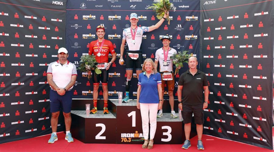 La alcaldesa destaca que el Ironman 70.3 “ha vuelto a convertir a la ciudad en epicentro del triatlón mundial”