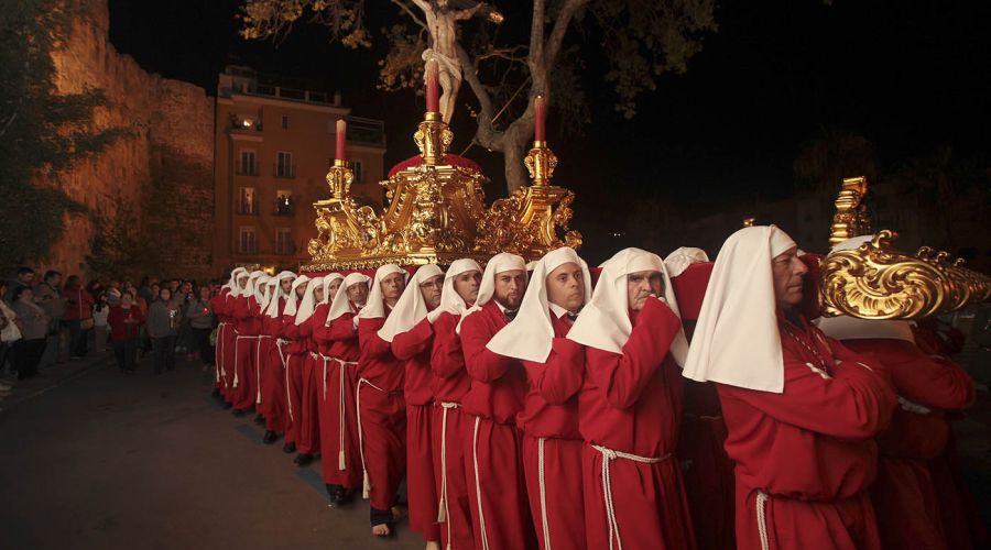 Marbella acompañó al Cristo del Amor en su estación de penitencia