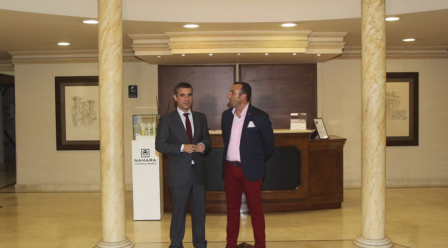 El alcalde ha asistido a la apertura de un nuevo establecimiento en Puerto Banús