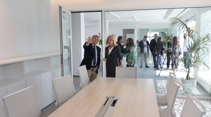 San Pedro Alcántara estrena una nueva oficina de Turismo de 300 metros cuadrados y un moderno diseño junto al Bulevar