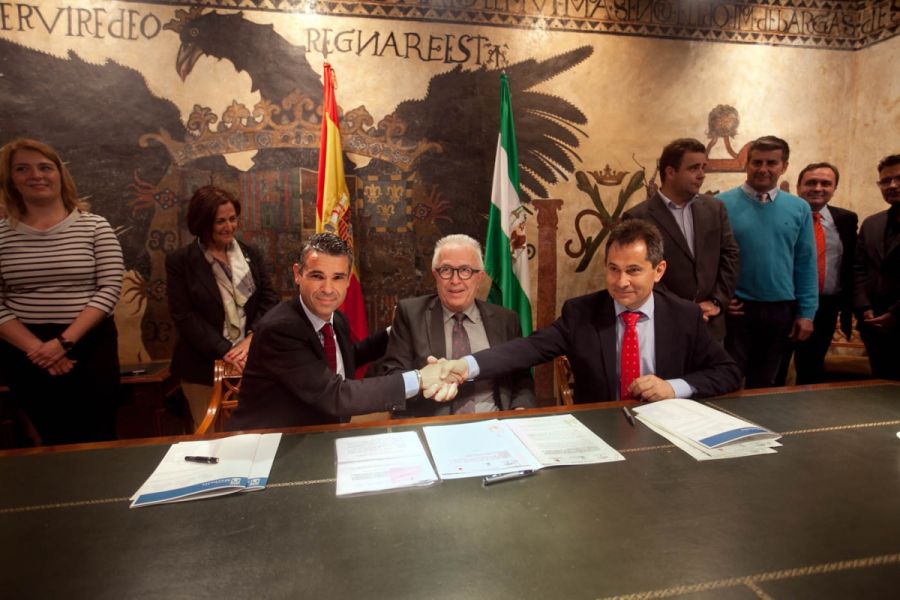 Imagen de la noticia El Ayuntamiento, la Junta y Vodafone firman un co…
