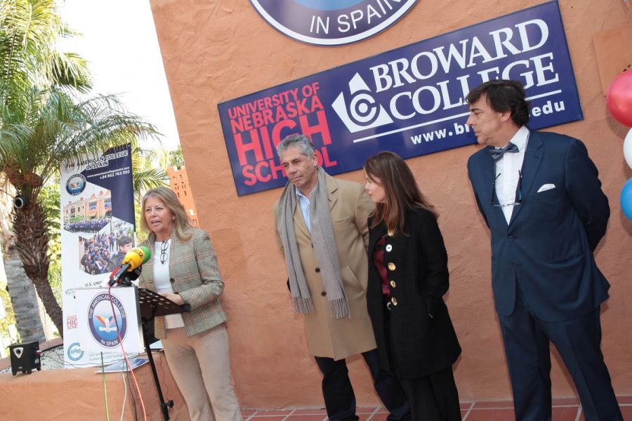 Imagen de la noticia La alcaldesa asiste a la inauguración de las nuev…