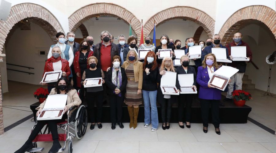 La alcaldesa subraya la atención directa y cercana que presta el Ayuntamiento y que posibilitan los empleados municipales “con su esfuerzo y vocación de servicio público”