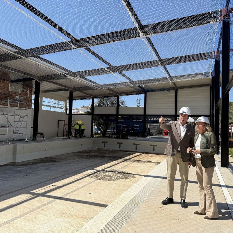Las obras de cerramiento integral de la piscina de Las Chapas entran en su recta final