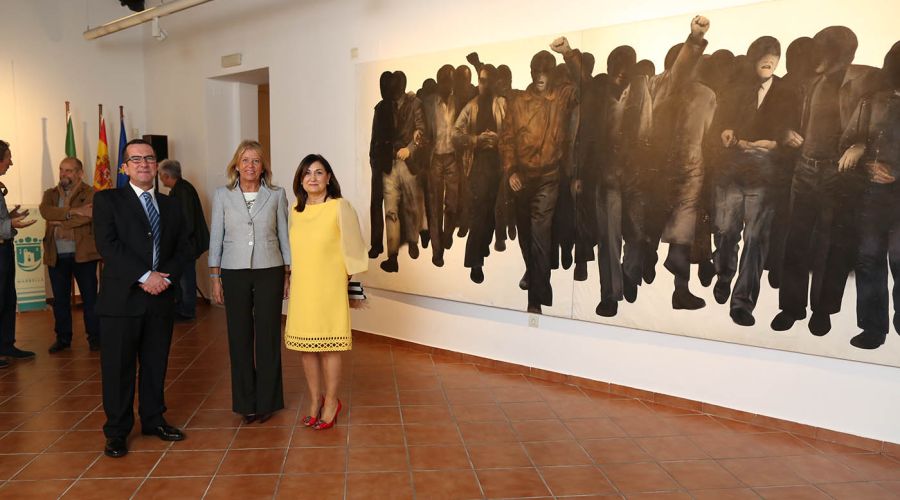 Marbella celebra el 40 aniversario de la Constitución con una izada de banderas en el Ayuntamiento y la inauguración de una exposición conmemorativa en el Museo del Grabado