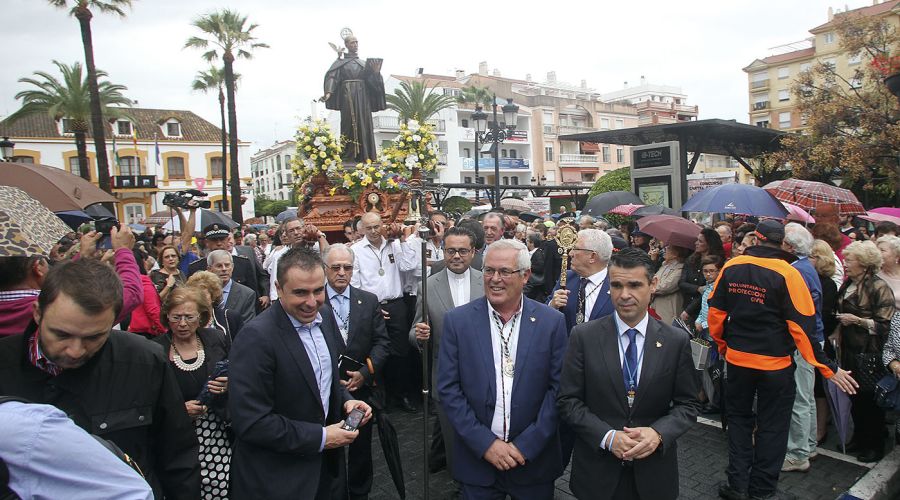 San Pedro Alcántara arropa a su Patrón en el día grande de la Feria