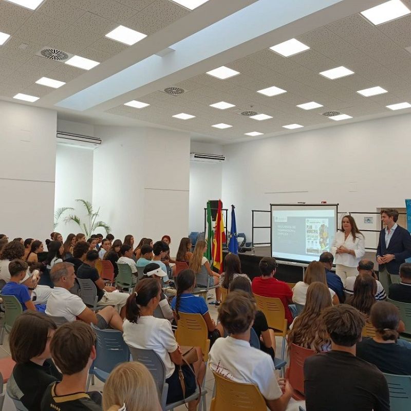 El Plan Municipal de Empleabilidad acerca los recursos municipales en este ámbito al Distrito de Nueva Andalucía
