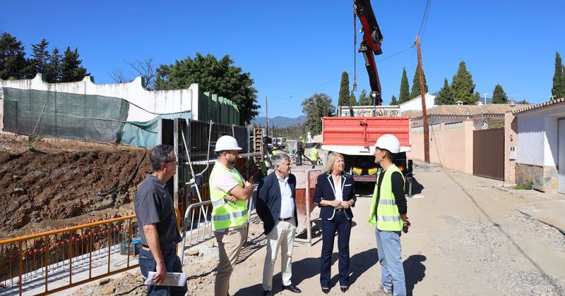 El Ayuntamiento acomete la urbanización integral de Valle del Sol, en San Pedro Alcántara, para dotarla de abastecimiento de agua, saneamiento y alum…