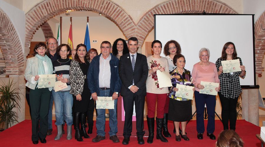 El Ayuntamiento entrega los Premios Solidarios 2016 para reconocer la labor de asociaciones, voluntarios y entidades