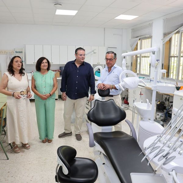 El Ayuntamiento respalda la ampliación de la oferta de Formación Profesional en el IES Victoria Kent, que incorpora el ciclo de Higiene Bucodental