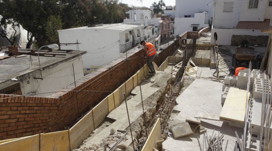 El Ayuntamiento elimina las barreras arquitectónicas y adecua el acerado en la calle Los Sitios y mejora la movilidad en Valentuñana