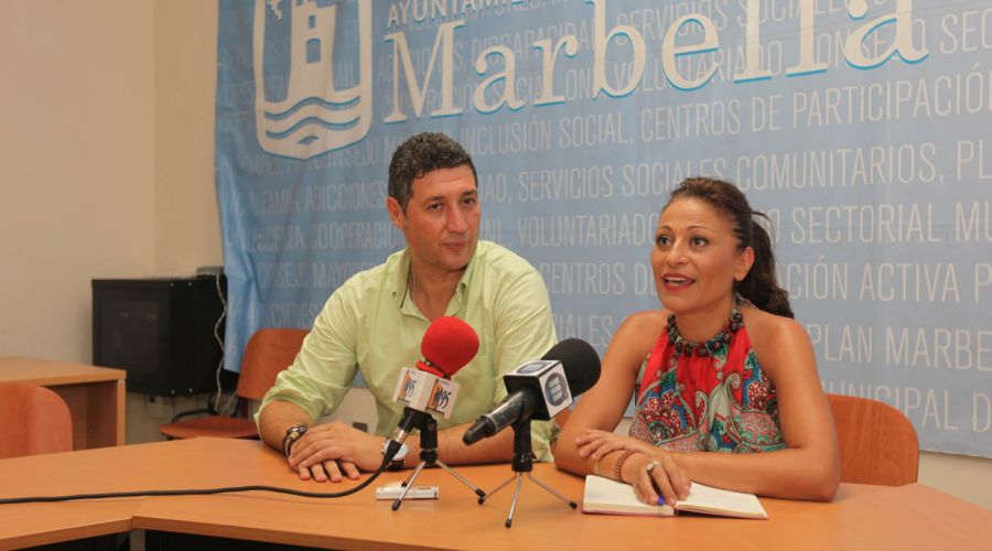 El Ayuntamiento firma un convenio de colaboración con el Marbella FC para que 15 menores con riesgo de exclusión puedan hacer el Campus de Verano