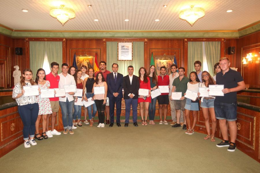 Imagen de la noticia El alcalde ha asistido a la entrega de becas de a…