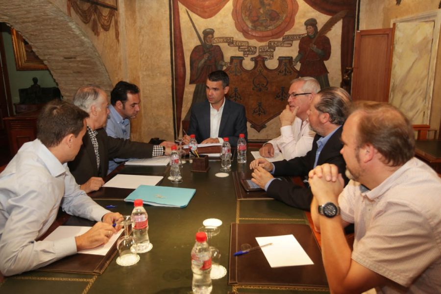 Imagen de la noticia José Bernal aprueba la composición de las delegac…